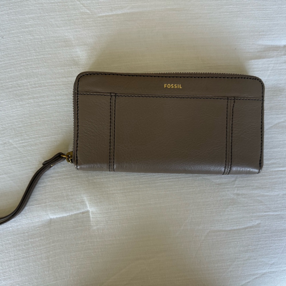 NWT Gray Fossil Wallet